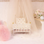 lit miniature fer couverture motifs floraux tapis figurine poupée armoire table valise coussins