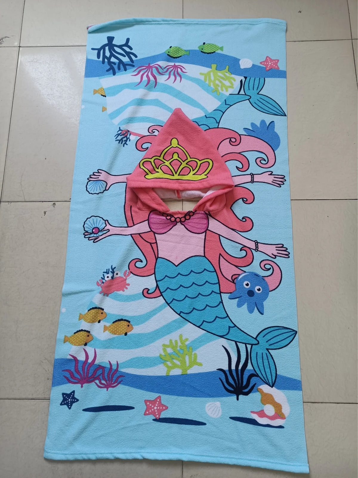 serviette plage microfibre enfant dessin animé sirène poissons bleu clair rose bleu jaune vert