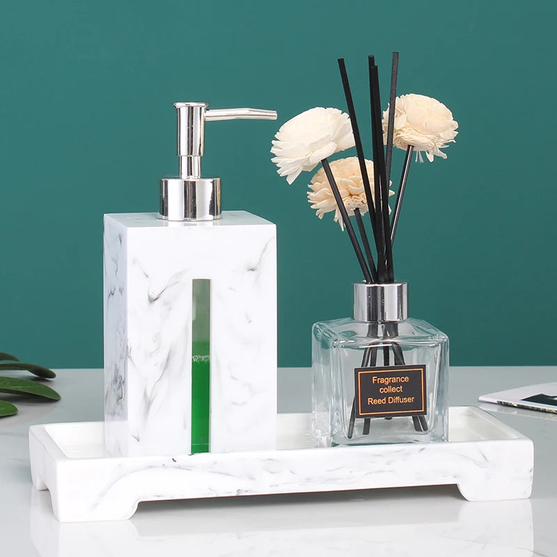 distributeur savon liquide céramique marbre blanc noir vert moderne salle bain parfum fleurs séchées