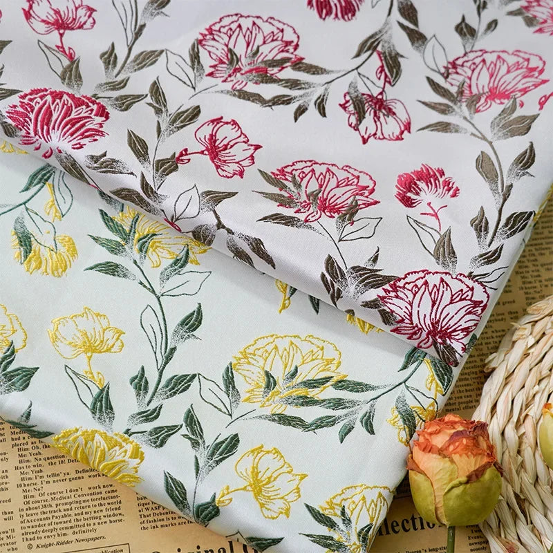 tissu imprimé floral blanc rouge vert jaune fleurs feuilles polyester résistant élégant couture décorative