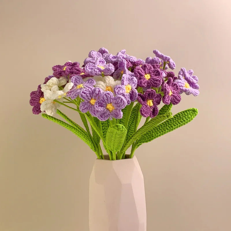 bouquet fleurs artificielles tricotées violettes blanches vertes artisanal crocheté intérieur décoration maison