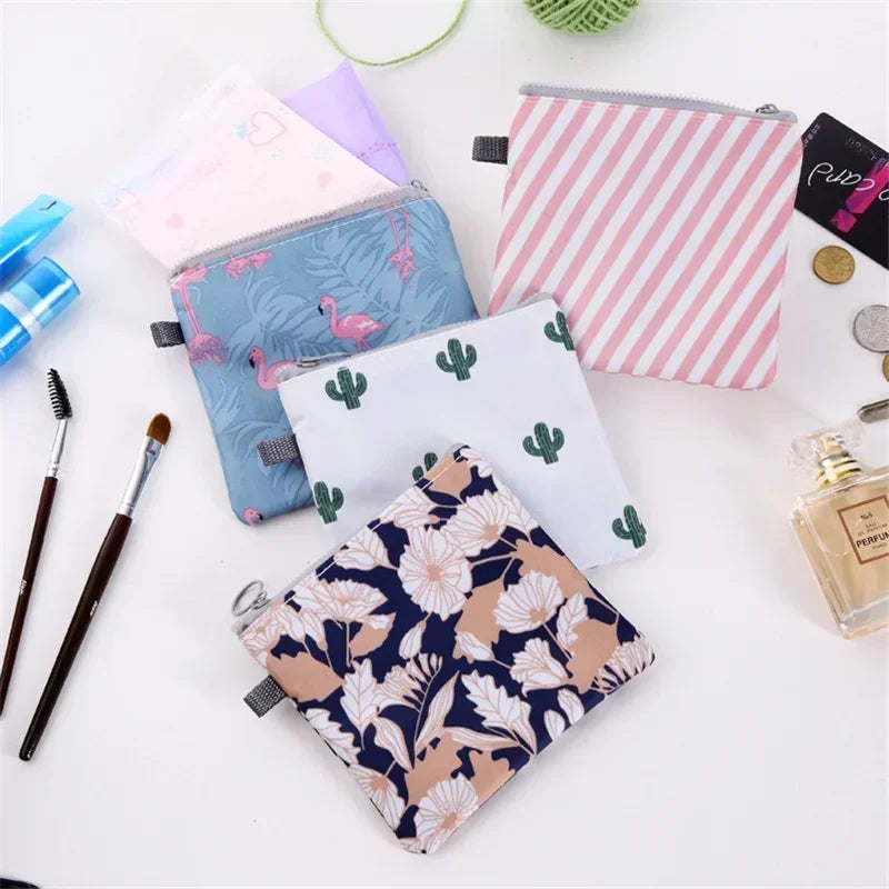 pochettes cosmétiques voyage blanches modernes cactus triangles licornes coeurs opaques