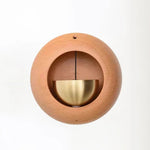 porte couverts bois foncé moderne couverts dorés texture brillante