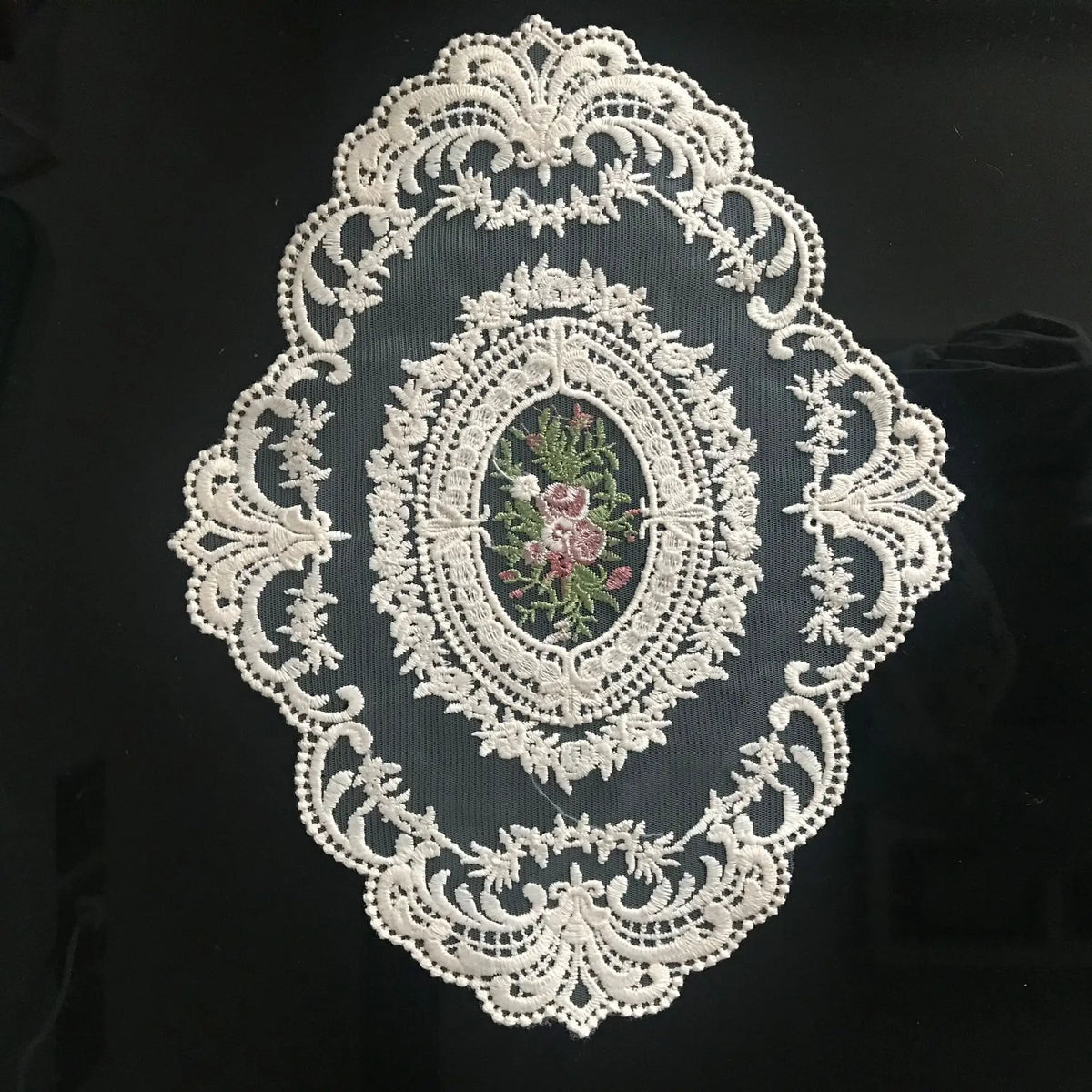 serviettes table vintage dentelle brodée florale couleur beige clair set deux 38x30cm