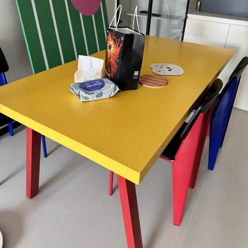 table moderne rectangle minimaliste jaune rouge bleu vert blanche pieds simples salle manger