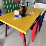 table moderne rectangle minimaliste jaune rouge bleu vert blanche pieds simples salle manger