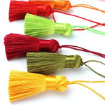 pompons polyester couleur variée 5cm longueur 18cm décoration artisanale rideaux couture pièces