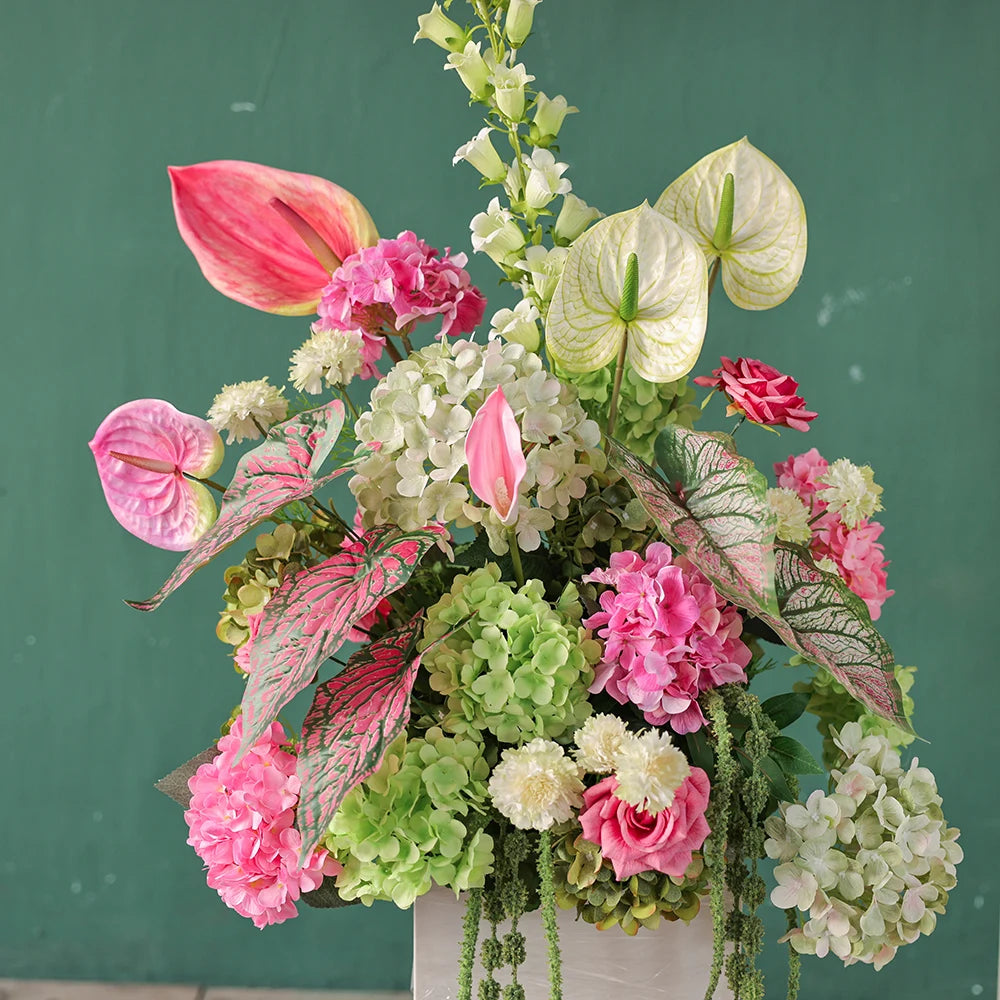 décoration événement mariage anniversaire hydrangea anthurium rose arrangement floral intérieur élégant moderne tropical vases