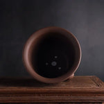 cache pot marron foncé texture mat opacité classique porcelaine fleuri intérieur extérieur decoration jardin