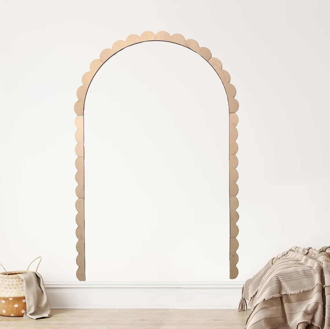 cadre mural bois naturel motif scallopé moderne sans fixation visible 150cm 90cm
