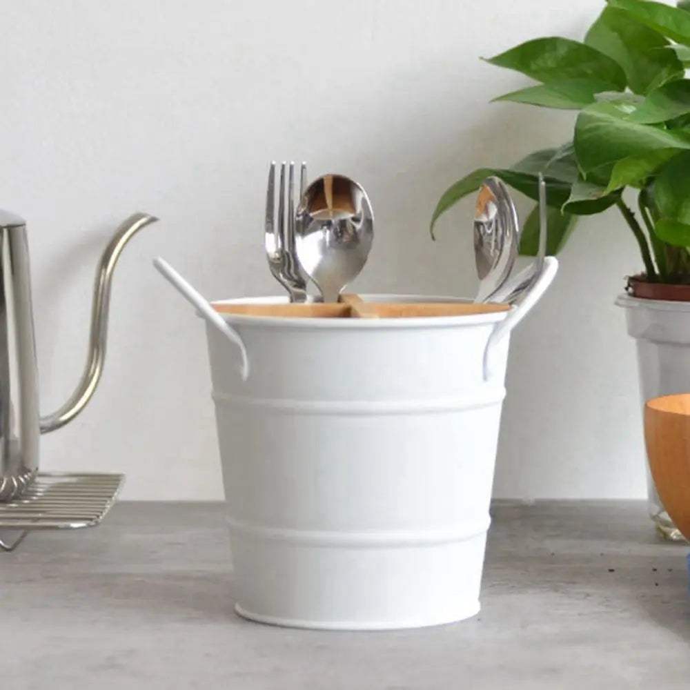 organisateur ustensiles cuisine pot blanc vintage poignées métalliques couteau fourchette cuillère spatule bambou