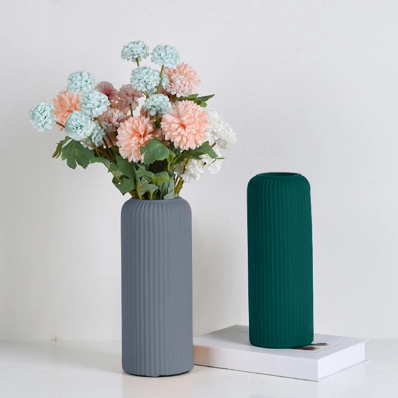 vases décoratifs modernes plastique blanc noir gris vert rayures verticales fleurs maison mariage