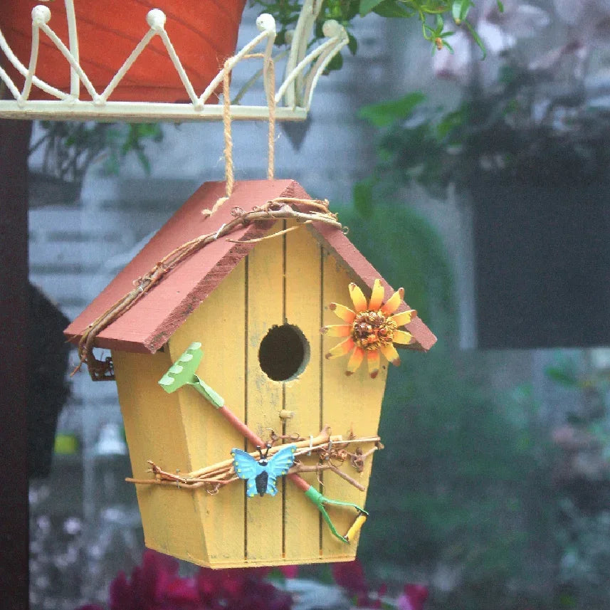 nichoirs oiseaux motifs floraux abeille coccinelle couleurs vives cordelette jardin balcon pastorale