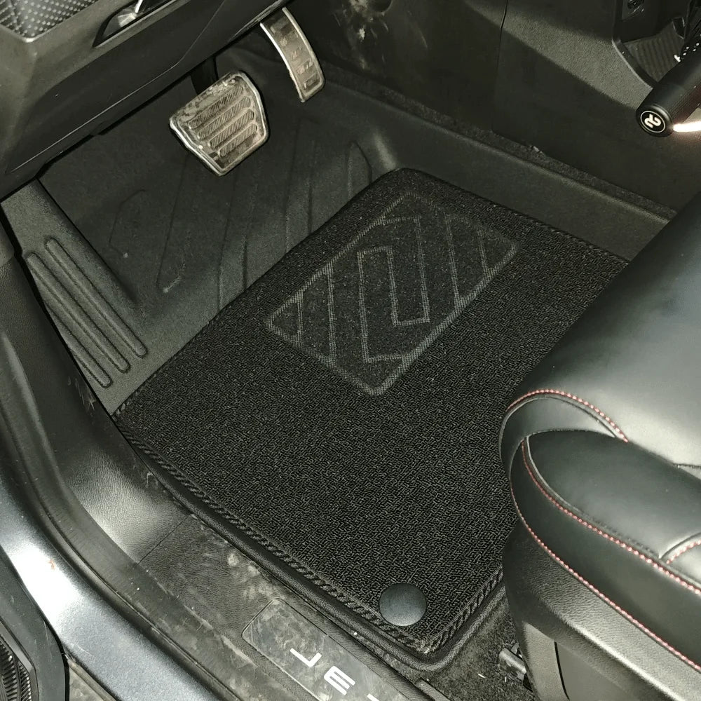 tapis sol voiture noir rayures diagonales surface rugueuse moderne clips fixation résistant anti dérapant