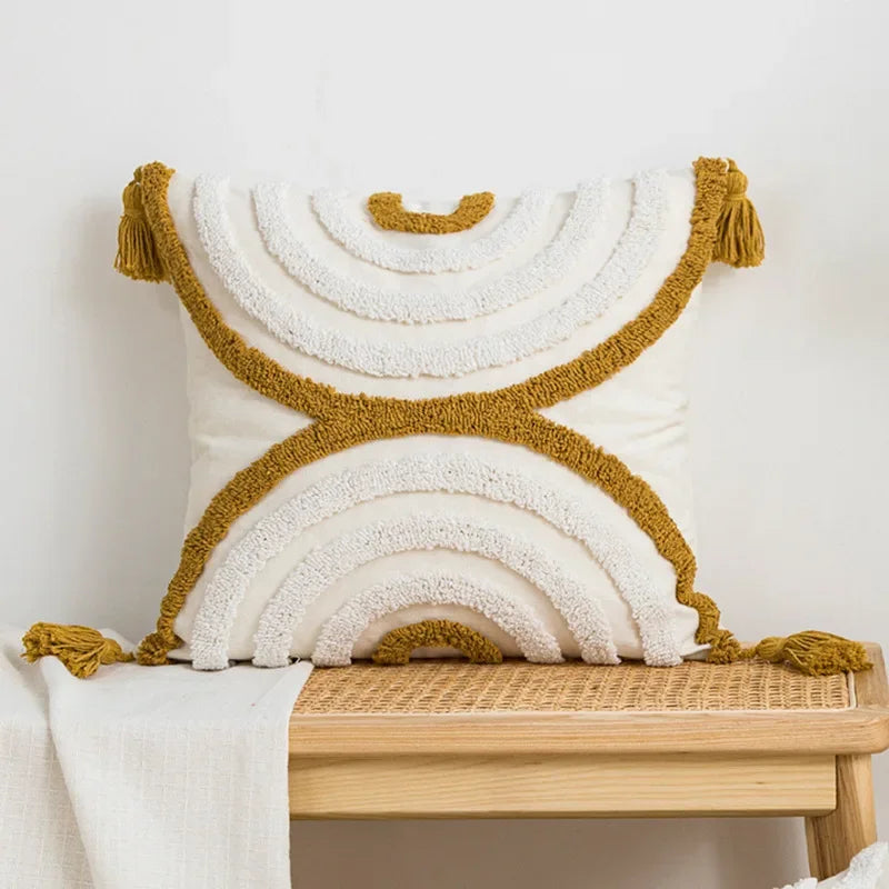 coussin décoratif moderne motif géométrique jaune gris beige texture bouclée canapé salon