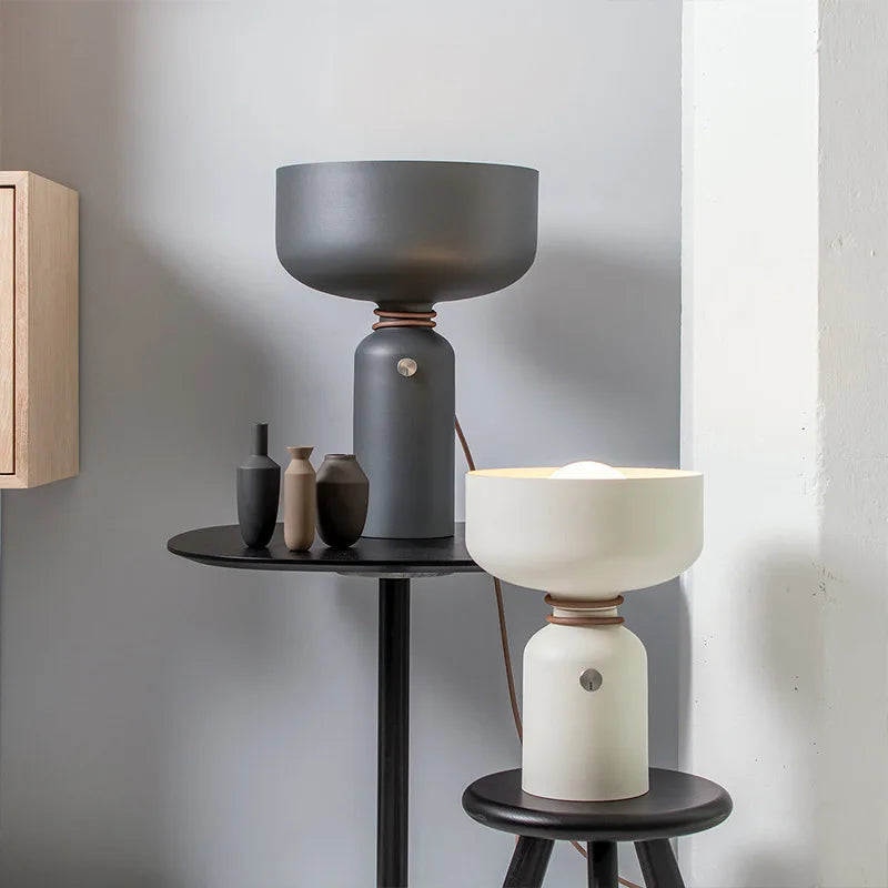 lampe table led minimaliste fer noir éclairage haut bas salon chambre coucher art déco