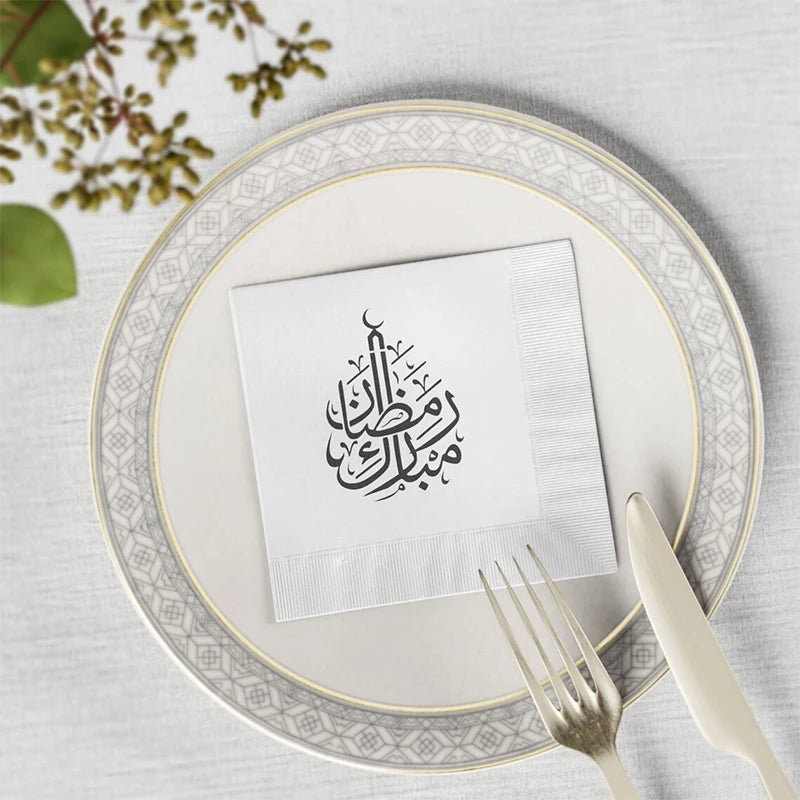 serviettes papier or blanc calligraphie geometrique assiette bordure dorée fourchette couteau eid decoration festive
