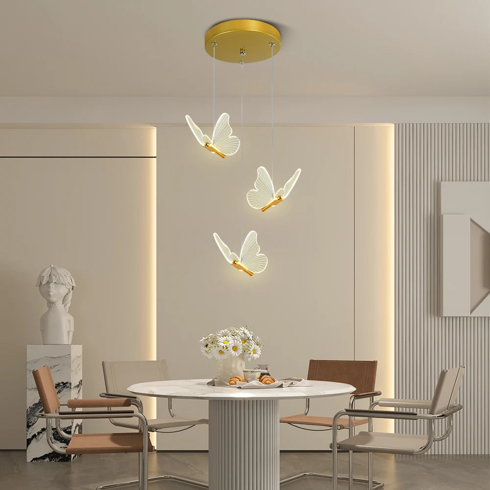 suspension lumineuse moderne or papillons effet lumineux diffus trois têtes