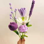 bouquet fleurs artificielles tricotées violettes blanches vertes artisanal crocheté intérieur décoration maison