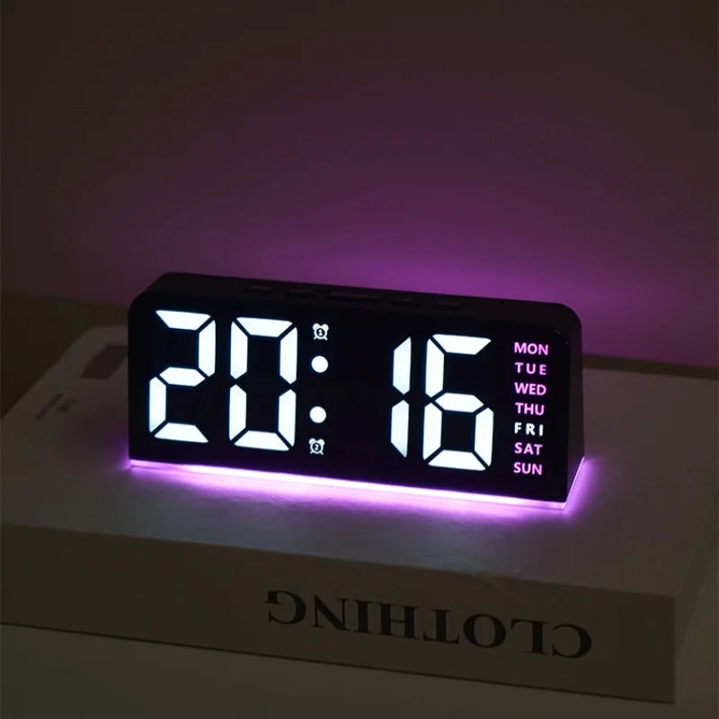 horloge numérique LED moderne multi couleurs ambiancé réglable sans marque