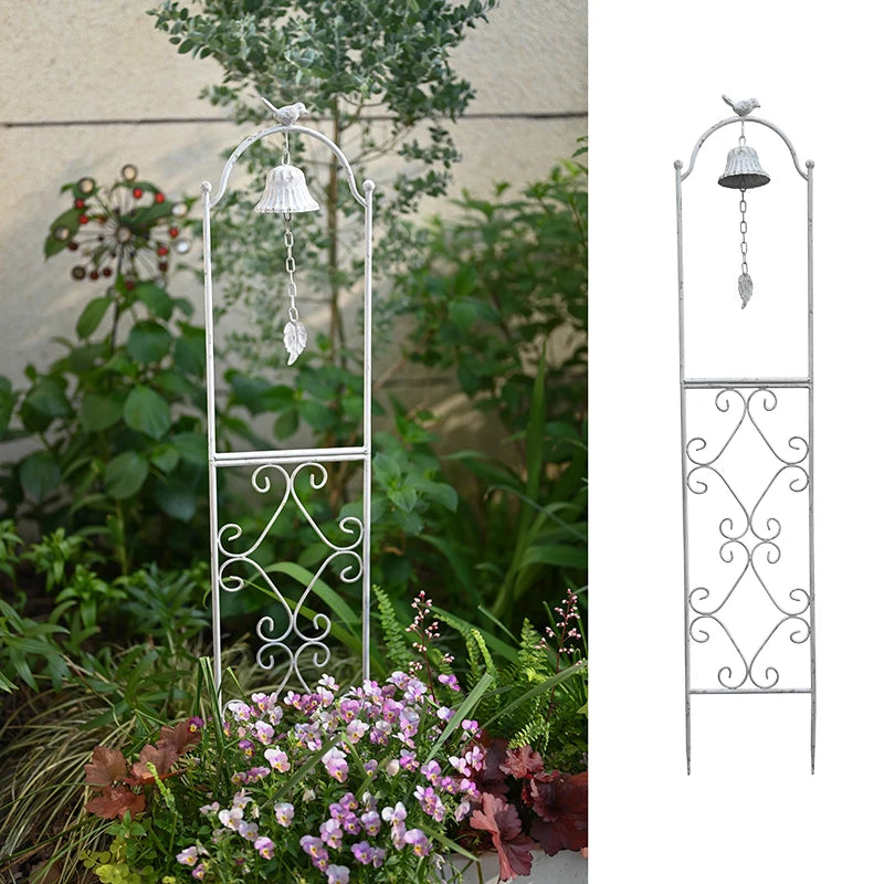 support fleurs grimpantes clematis cloches vent structure ajourée motif floral oiseau decoratif vintage rustique
