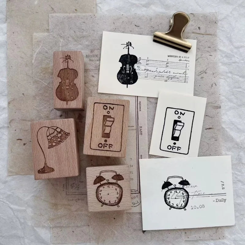 tampons bois illustratifs motifs horloge lampe outils simples scrapbooking