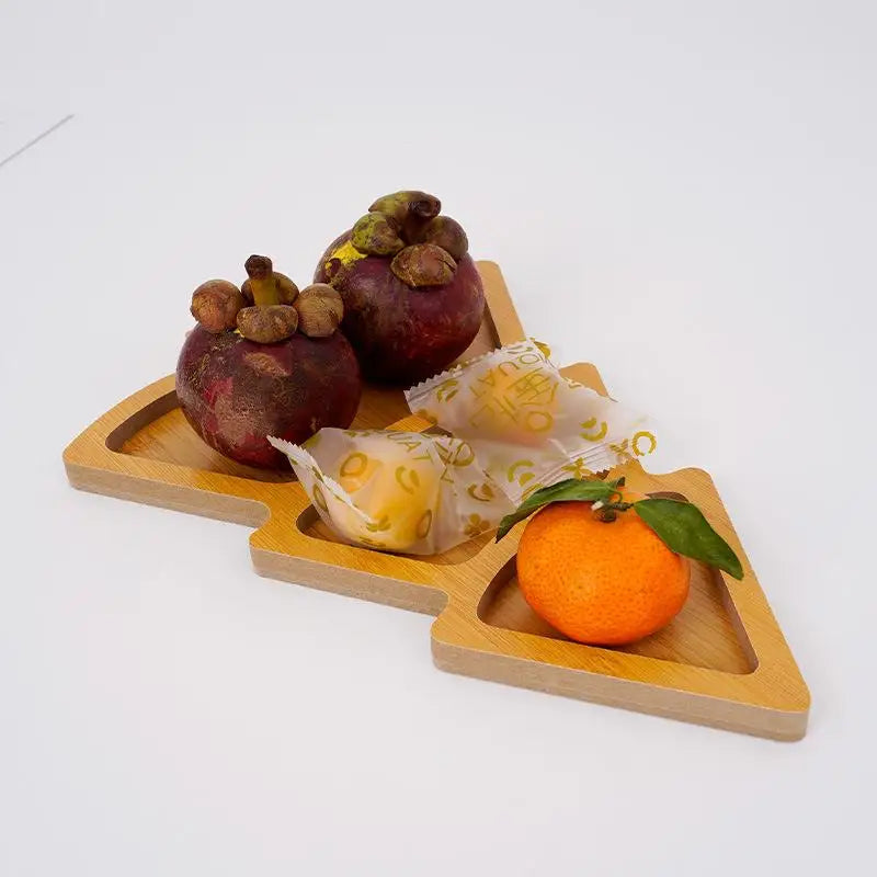 assiettes bois naturel modernes compartiments fruits secs décoration festive collations rubans étiquettes autocollantes
