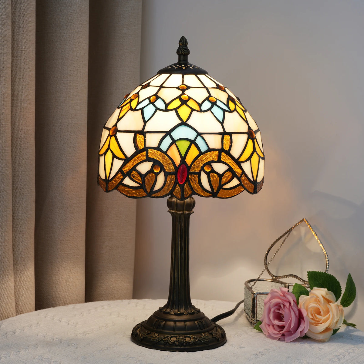 lampe table tiffany abat jour verre coloré motifs floraux modernes chambre salon