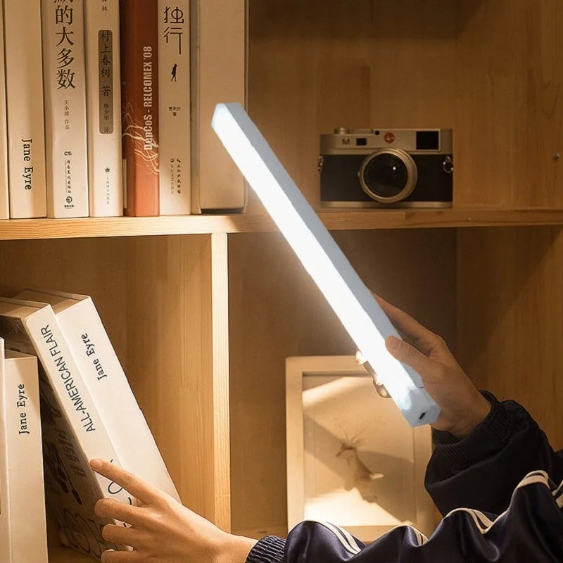 lampe led rechargeable sans fil capteur mouvement veilleuse portable 10 20 30 50cm blanc