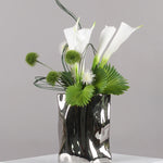 vase moderne argenté brillant fleurs artificielles blanches vertes décoration maison