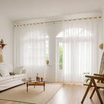 rideau blanc semi transparent motif floral moderne anneaux métalliques fenêtre salon chambre
