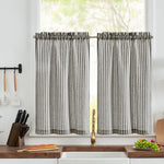 Rideaux à rayures pour cuisine, offrant une touche élégante et moderne à votre décoration intérieure. Parfait pour habiller vos fenêtres tout en régulant la luminosité, ces rideaux ajouteront une ambiance chaleureuse et accueillante à votre espace. Idéal pour compléter le style de votre pièce avec une allure épurée et contemporaine.