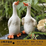 statue canard blanc plumes orange piscine jardin décoration extérieure animaux ornements paysagistes fleurs artificielles