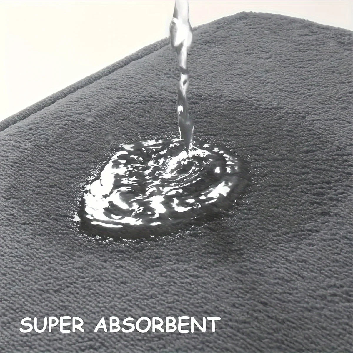 tapis bain gris moderne points noirs fond blanc doublure moelleuse taille 150x75cm