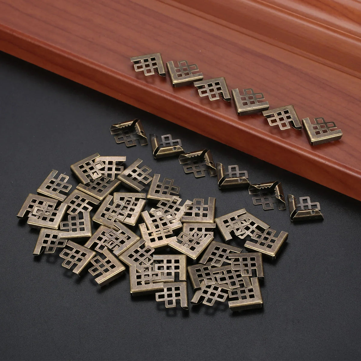 clips coin or bronze grille moderne 16x16mm scrapbooking photo album protection angle