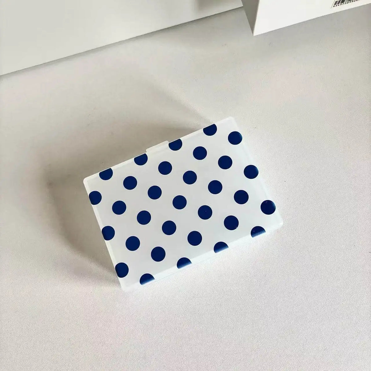 boîtes rangement réutilisables moderne blanc rose bleu marine noires points unis respectueux environnement