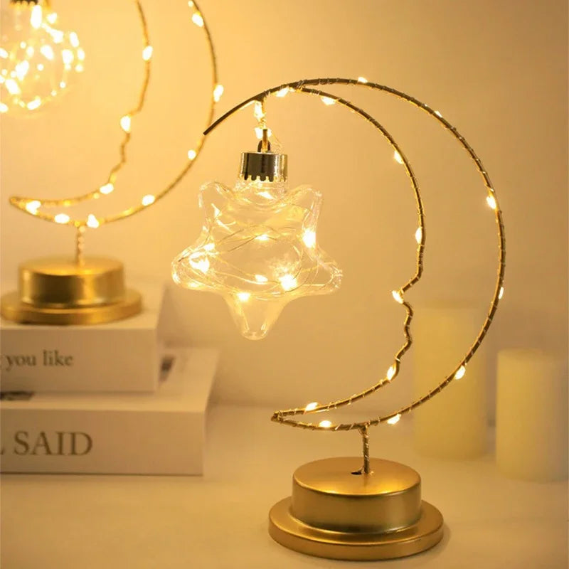 Lampe de chevet LED allumee avec lumiere chaude dans une chambre