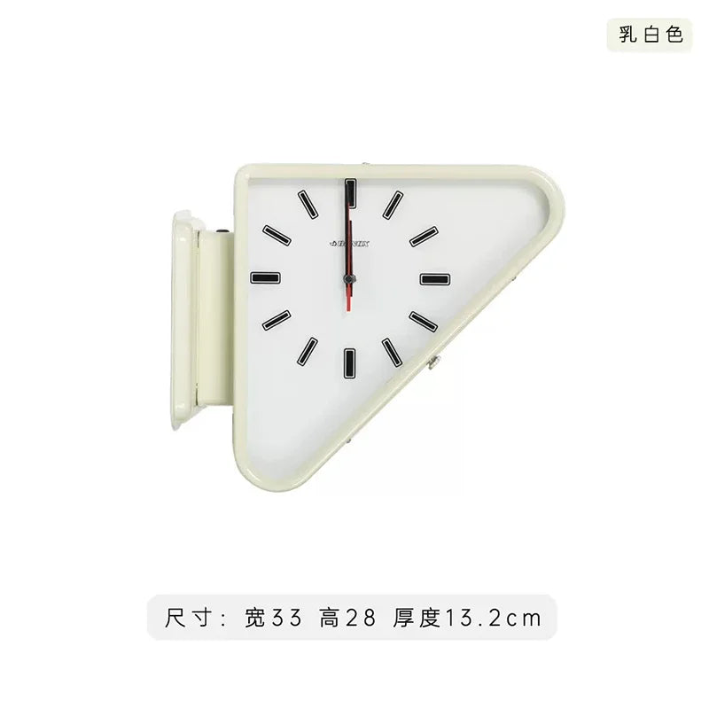 horloge murale triangulaire vintage rouge noir aiguille métal brillant fixée mur industriel