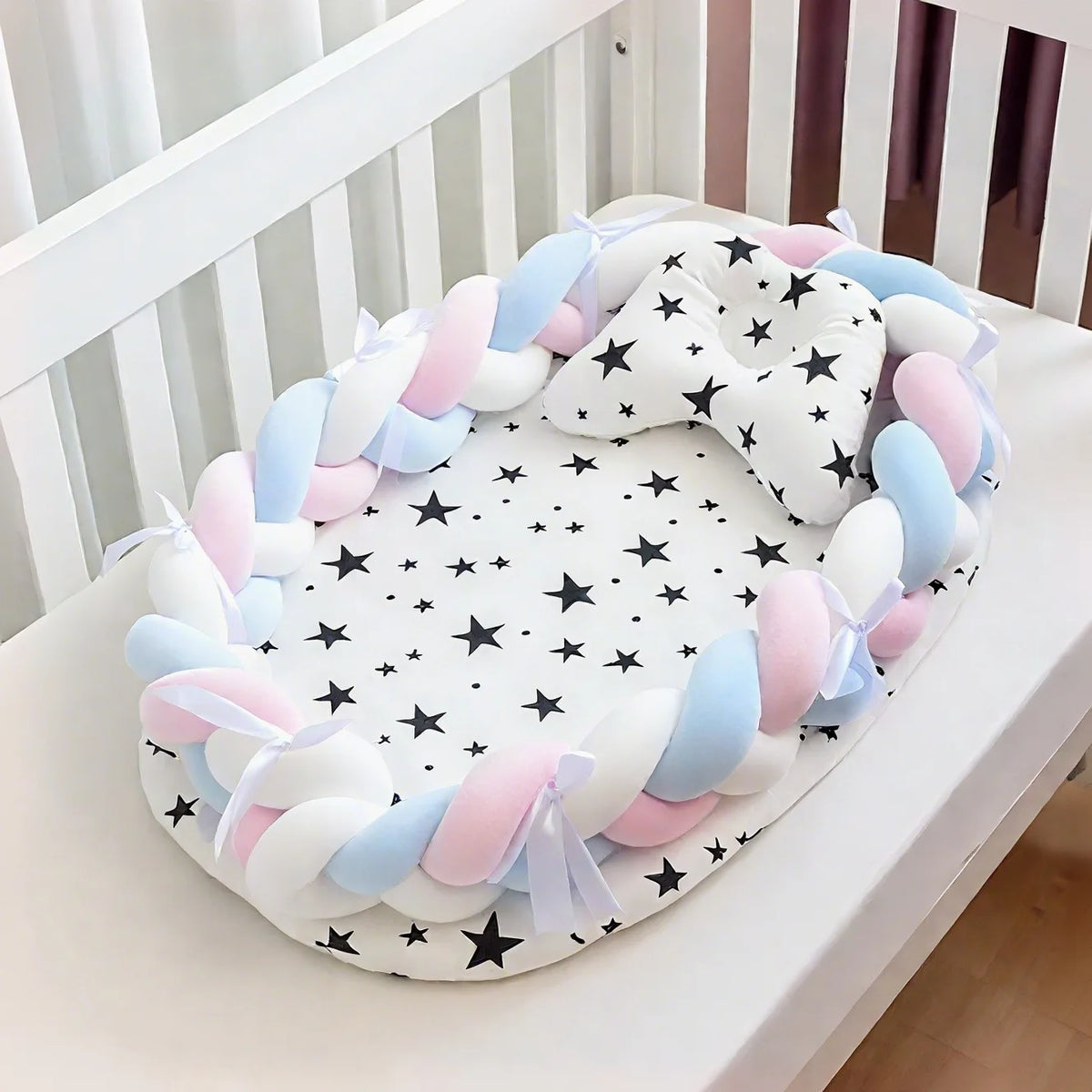 nid d'ange bébé bleu rose blanc étoiles nuages douillet tressé sécurité couches