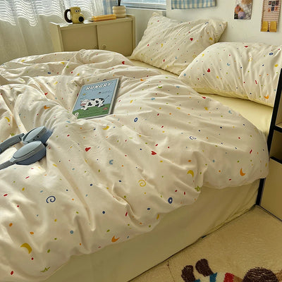 Housse de couette vichy en polyester gris clair sur un lit