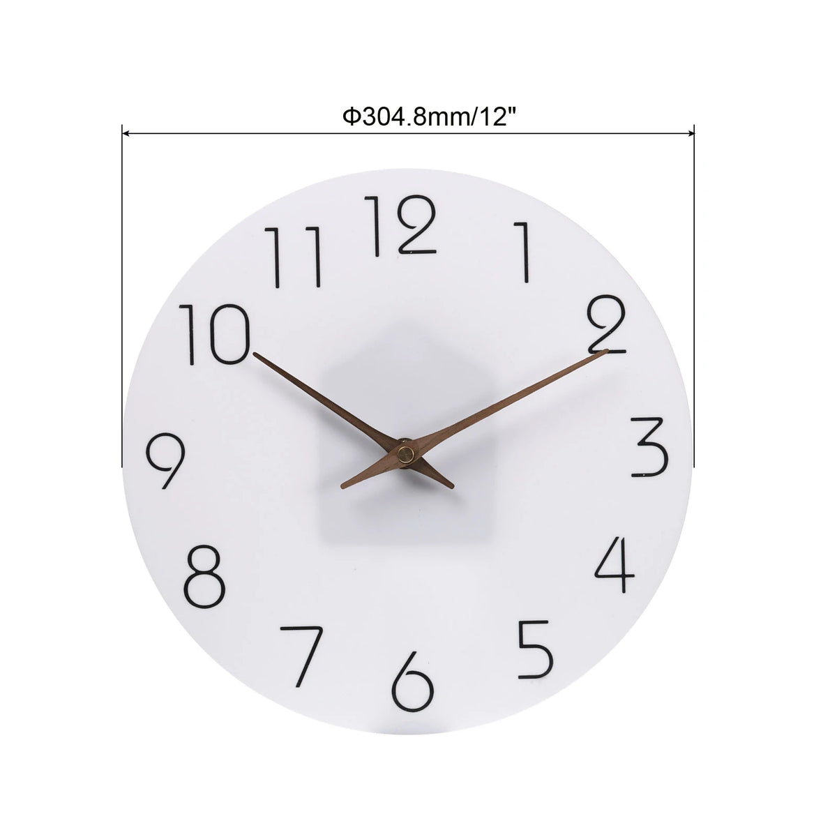 Horloge murale rouge moderne accrochée dans une chambre