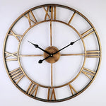 horloge murale industrielle vintage aiguilles métal chiffres romains noir doré salon decoration
