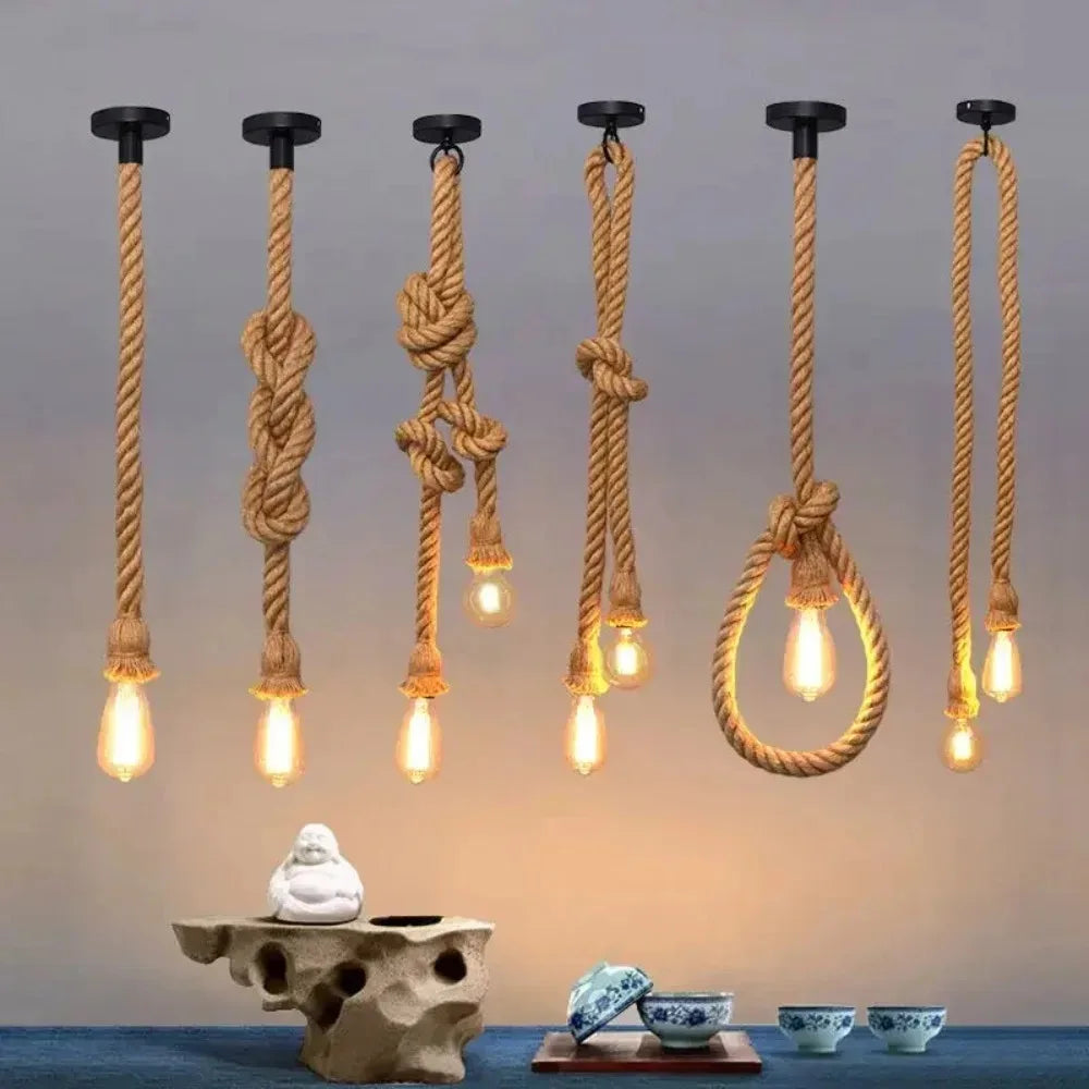 suspension lumineuse industrielle corde nouée marron clair anneaux métalliques ampoules filament décoration intérieure rustique