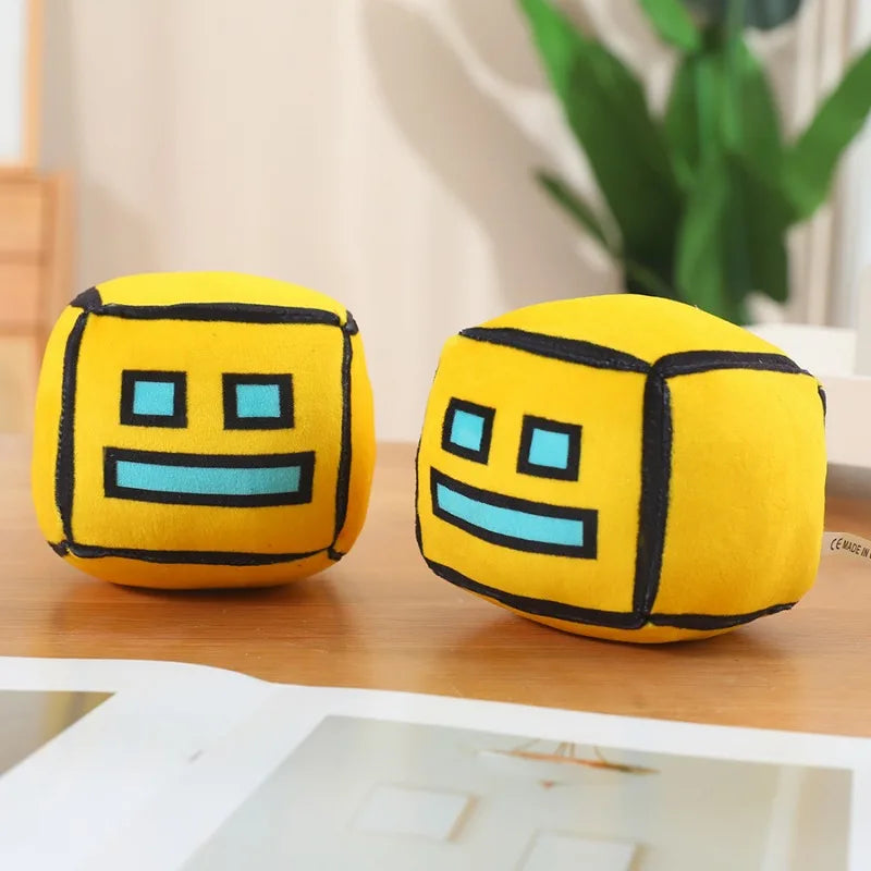 peluche cube dessin animé visage sourire couleur rouge jaune vert rose bleu noir