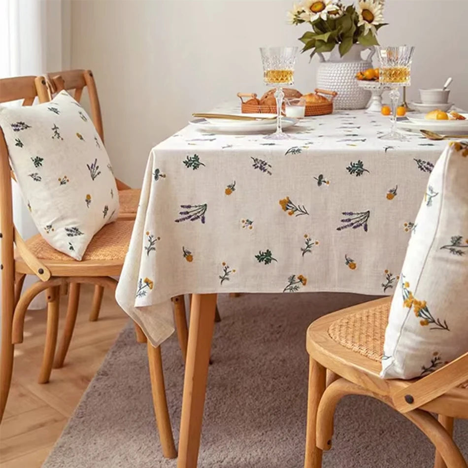 nappe coton brodée fleurs verte jaune violette rustique serviettes assorties tissage uni opaque salon