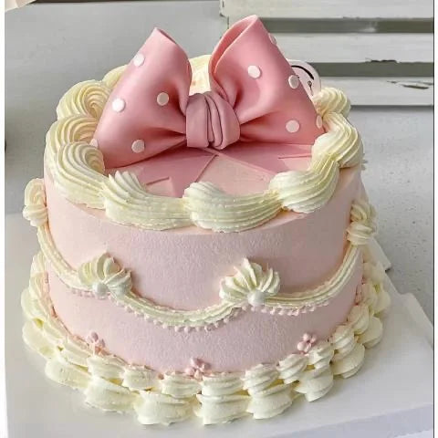gâteau factice décoration mariage anniversaire noël valentin blanc rose rubans festive moderne