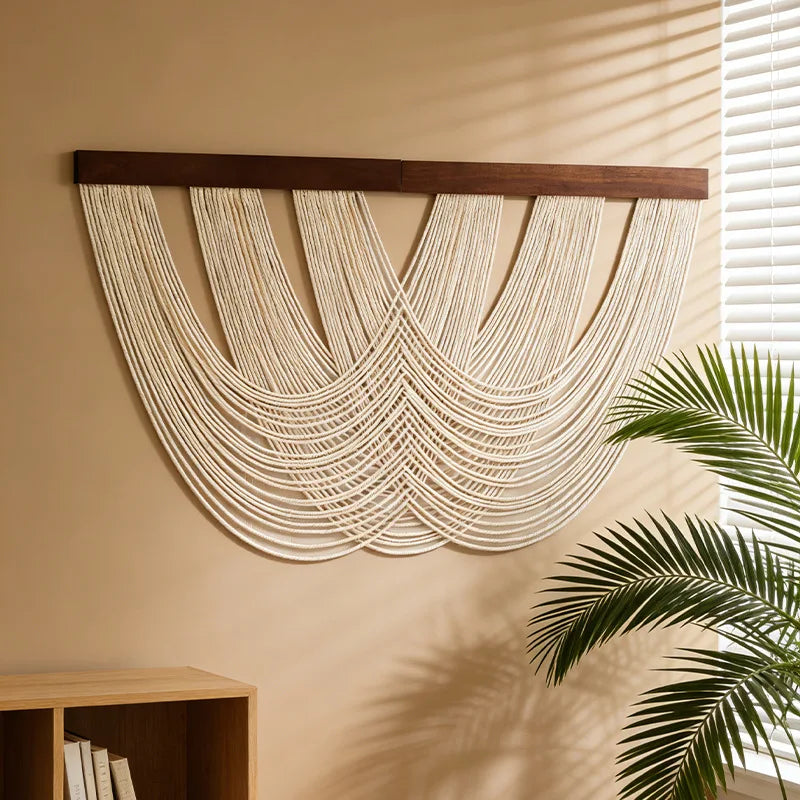 décoration murale bohème tissée tresses géométriques beige clair marron foncé minimaliste suspension chambre salon