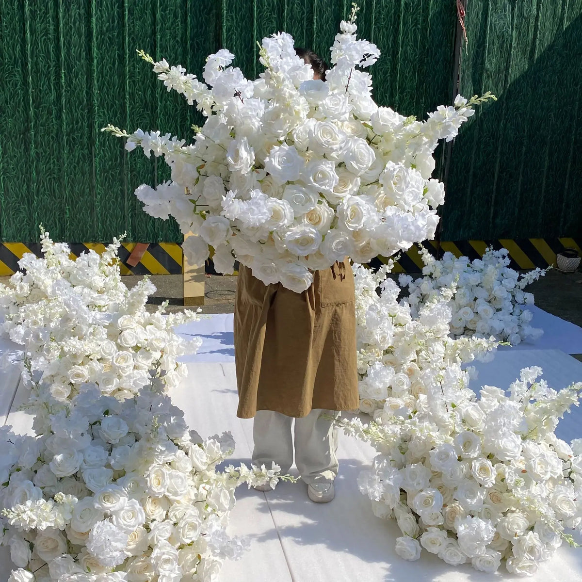 guirlande fleurs artificielles roses blanches decoration mariage anniversaire exterieur blanc
