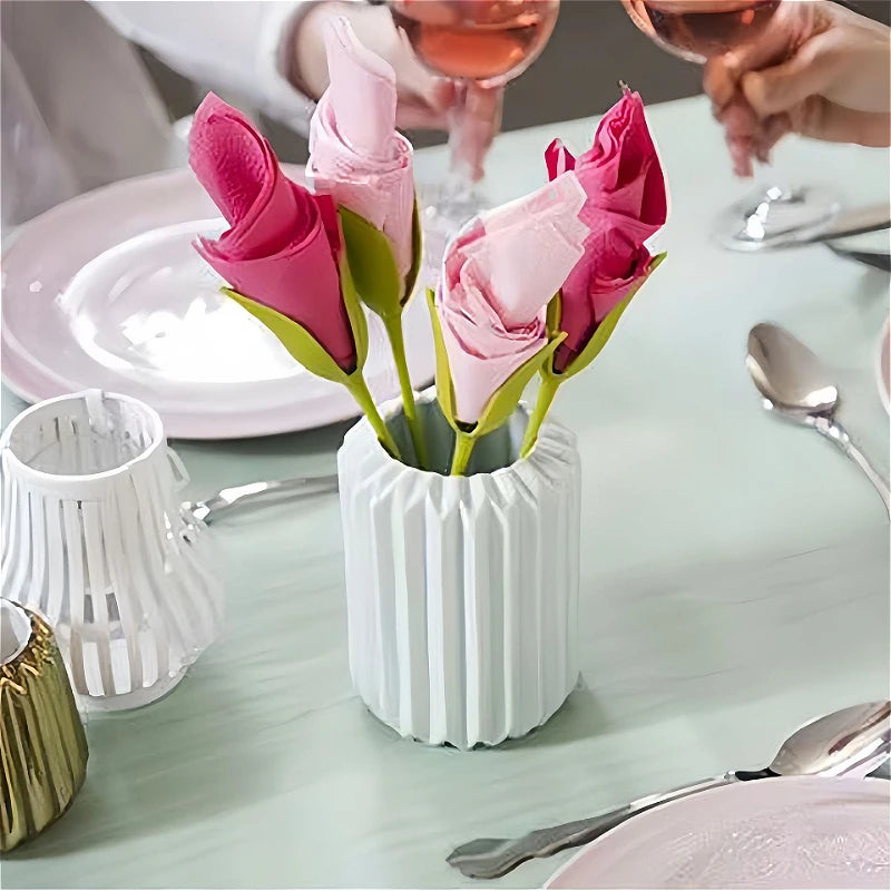 outil pliant fleur serviettes decor table papier plastique rose blanc violet rouge vases assiettes