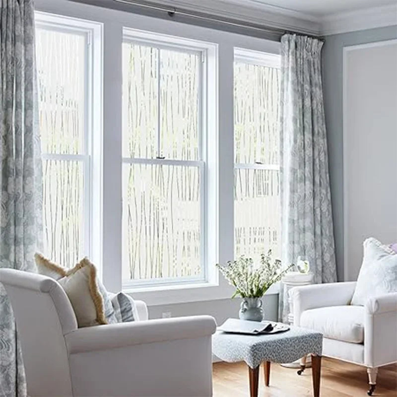 film décoratif fenêtre rayures noires adhésif protection uv isolation thermique moderne blanc gris clair